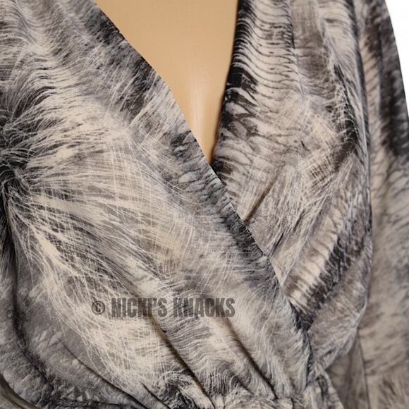 Boho Wrap Romper Long Sleeve V Neck Bell Sleeve Abstract Print Neutral Size S - Picture 4 of 10